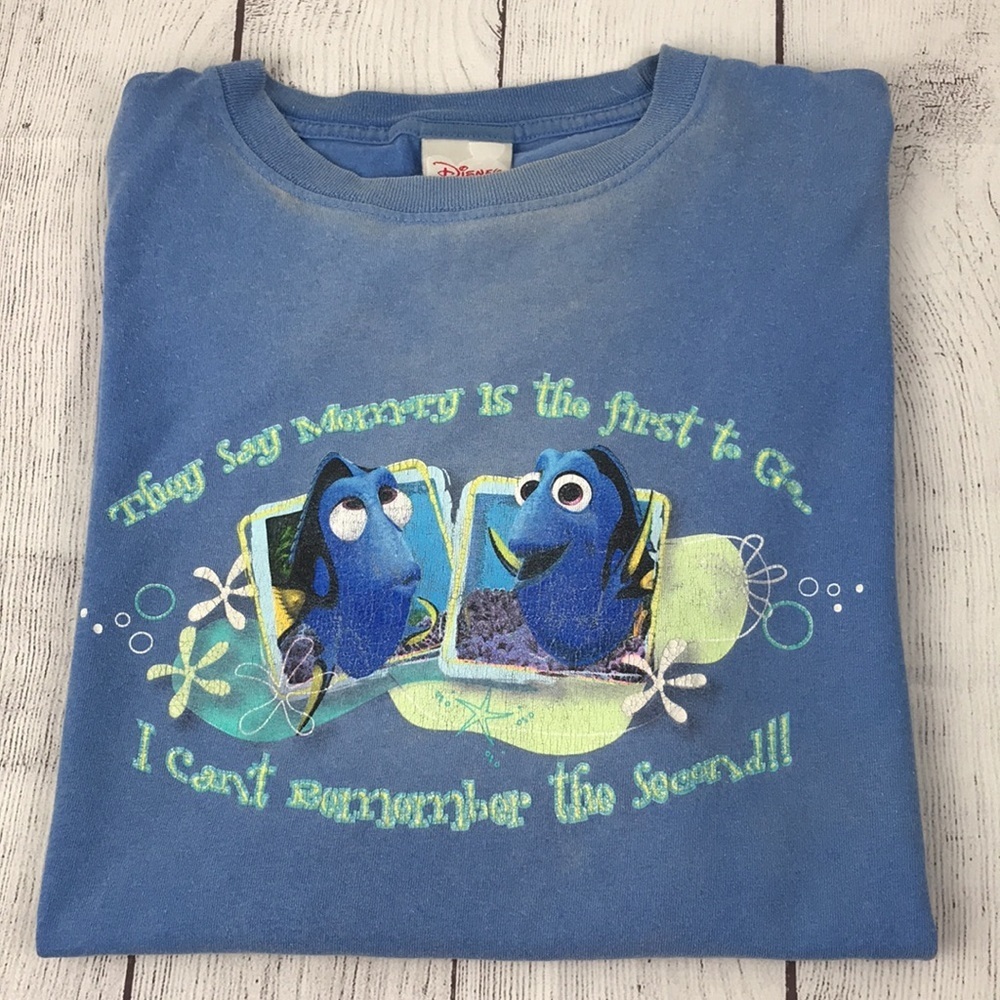 RARE Vintage DISNEY Finding Nemo - Dori Short Sleeve Shirt